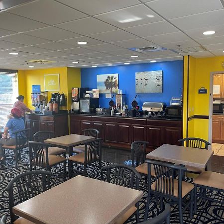 Days Inn & Suites By Wyndham Fort Pierce I-95 Esterno foto