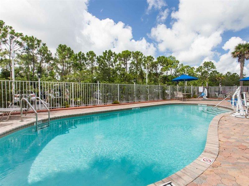 Days Inn & Suites By Wyndham Fort Pierce I-95 Esterno foto