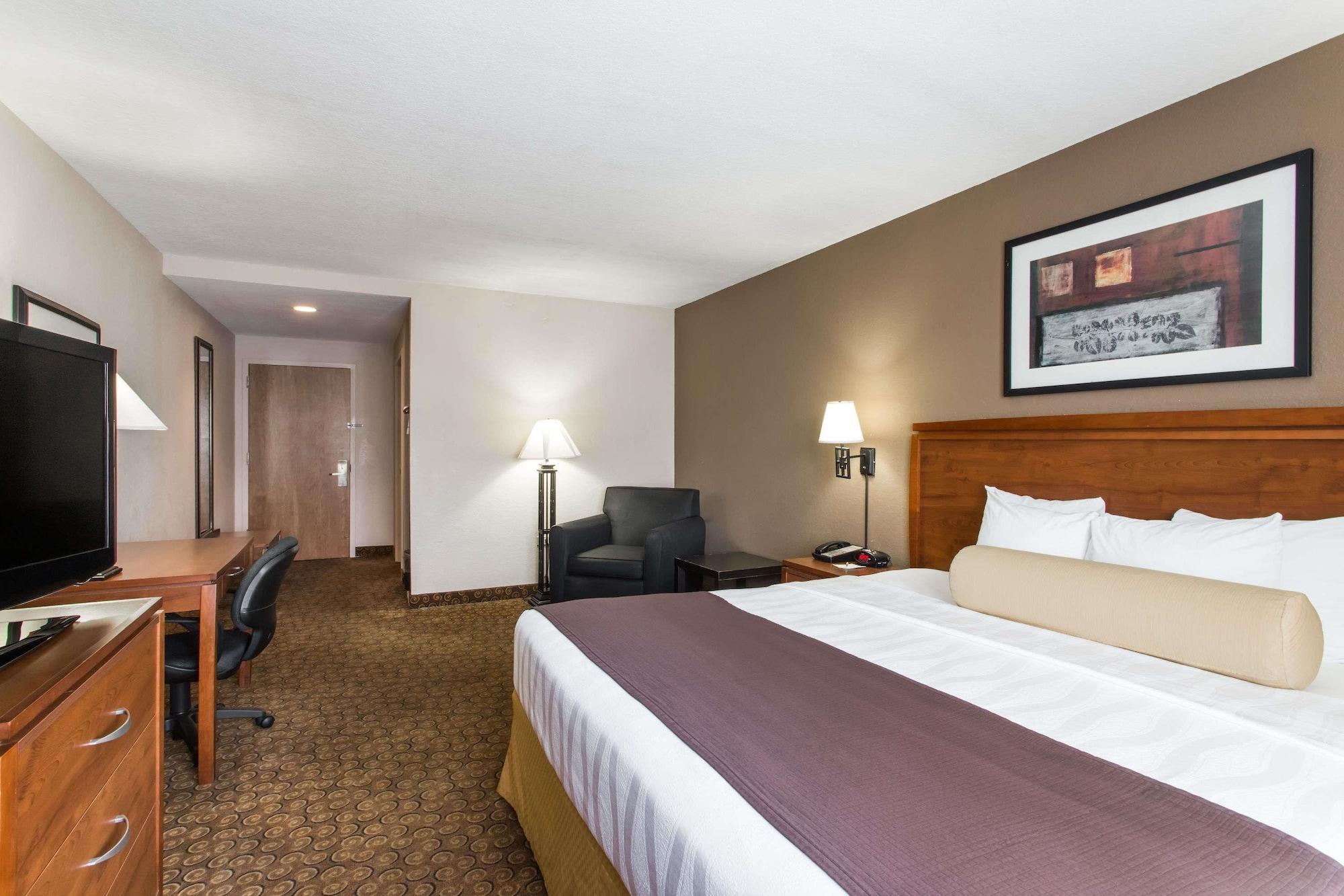 Days Inn & Suites By Wyndham Fort Pierce I-95 Esterno foto