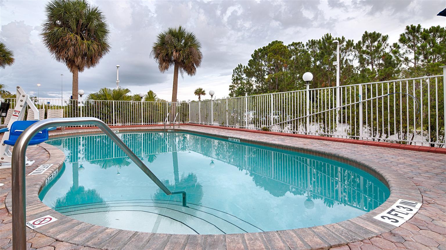 Days Inn & Suites By Wyndham Fort Pierce I-95 Esterno foto