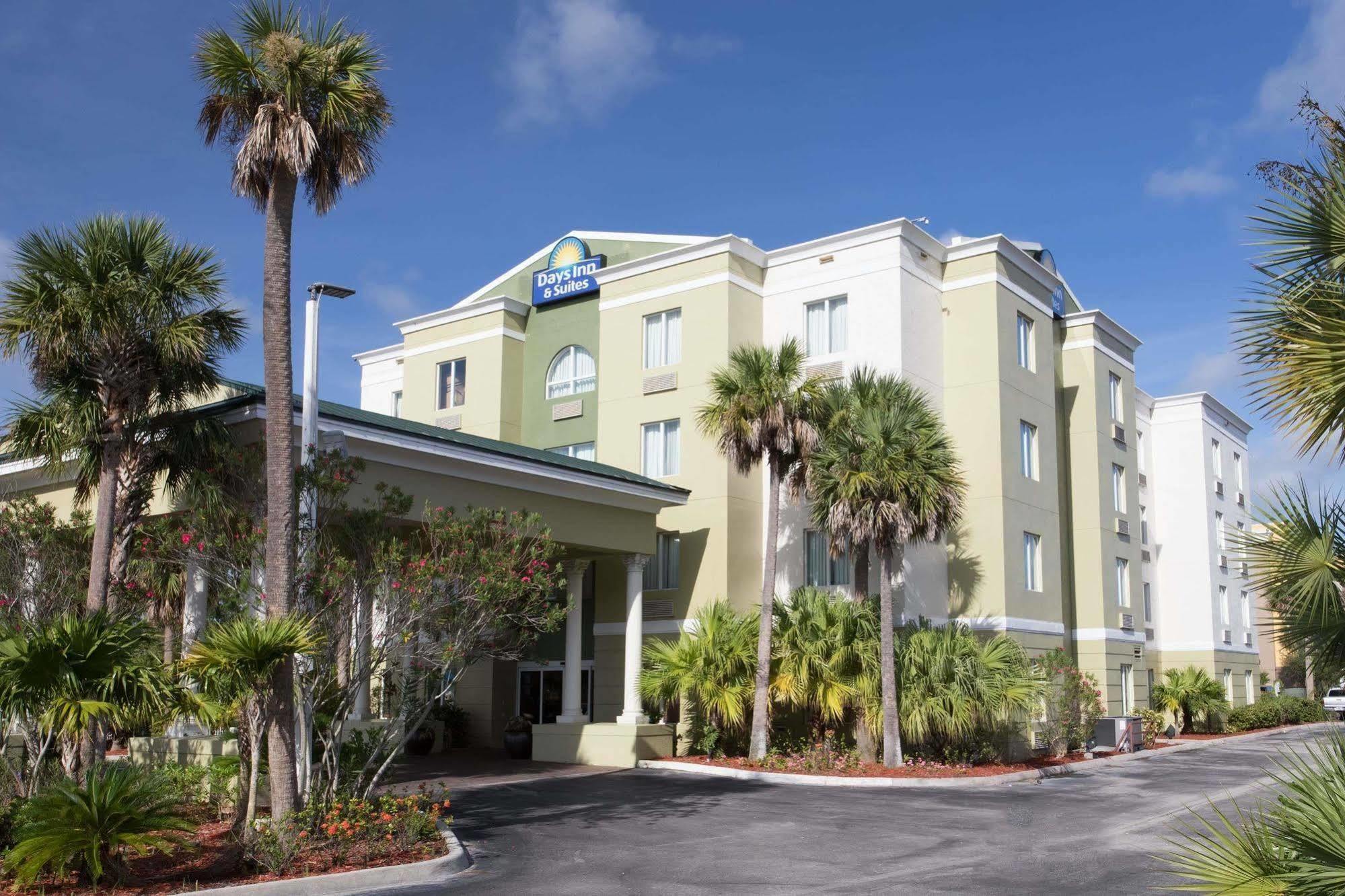 Days Inn & Suites By Wyndham Fort Pierce I-95 Esterno foto