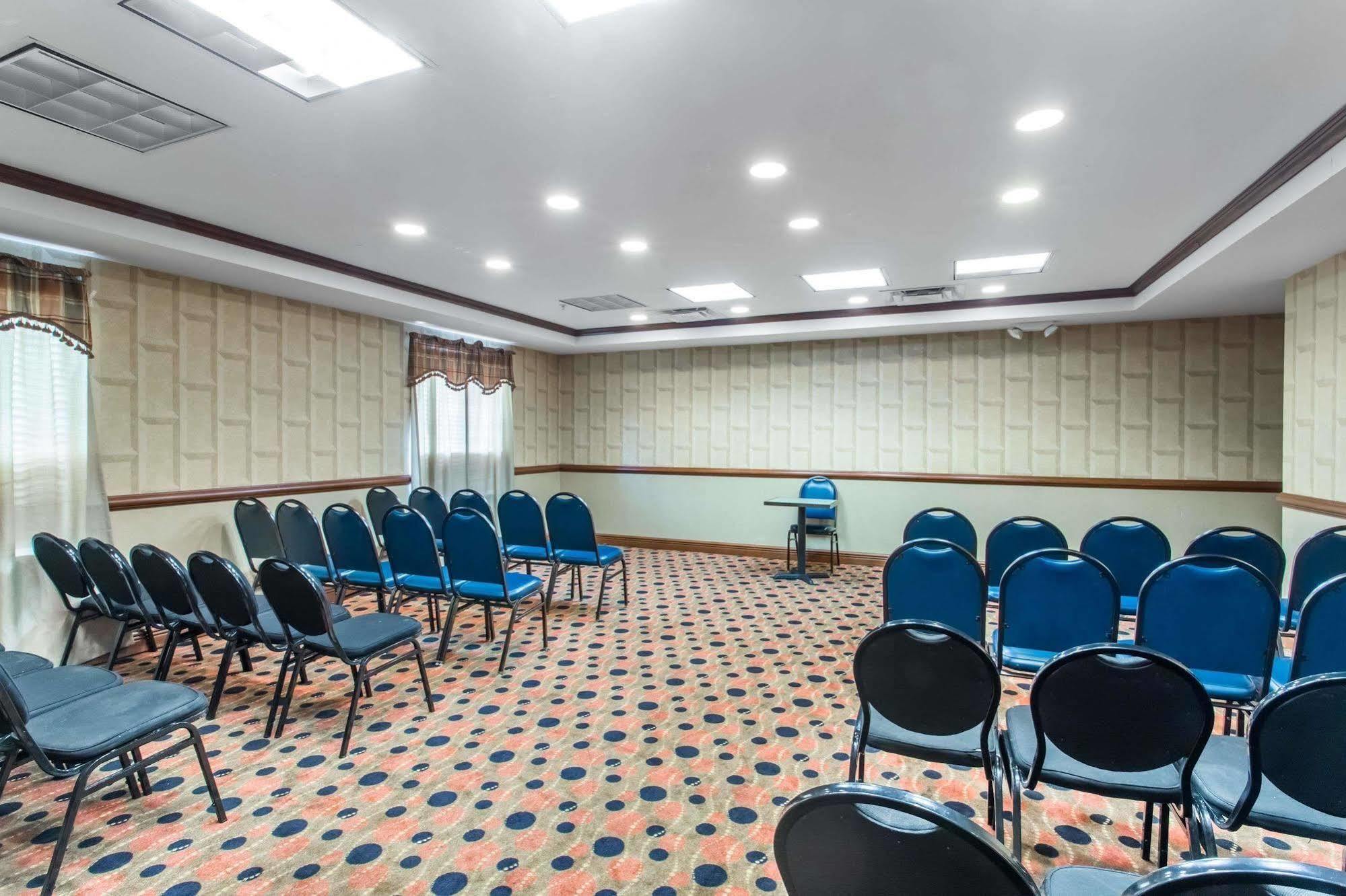 Days Inn & Suites By Wyndham Fort Pierce I-95 Esterno foto